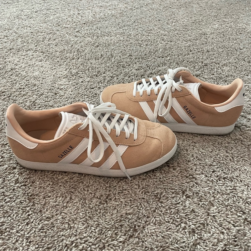 Light pink Gazelles